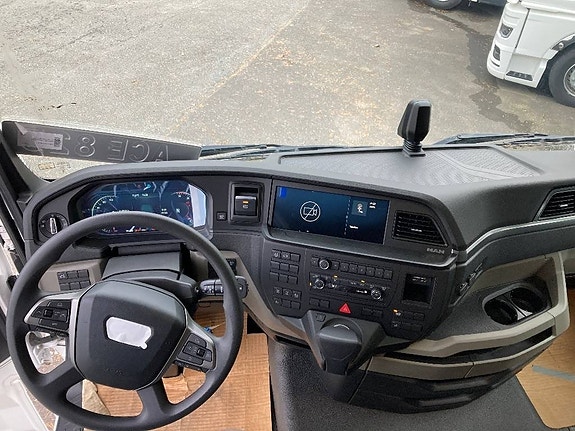 MAN TGX 35.520 8x4-4 BL CH chassi 7 of 8
