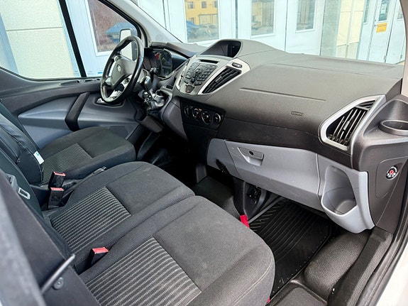 Ford Transit Custom 13 of 16