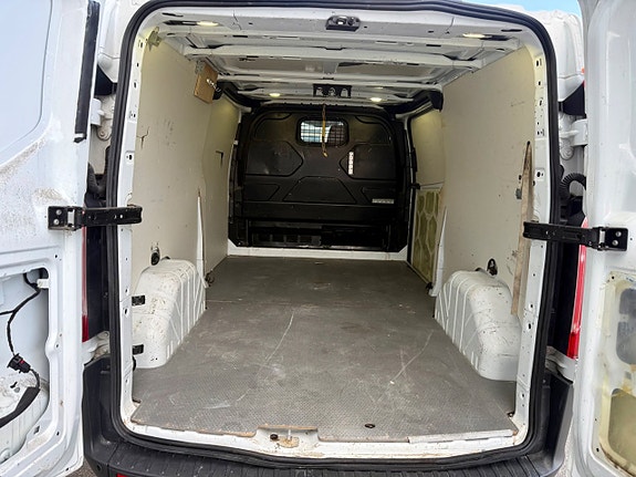 Ford Transit Custom 9 of 16