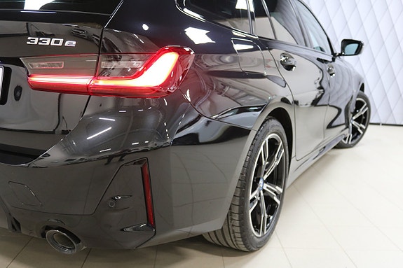 BMW 330e 7 of 30