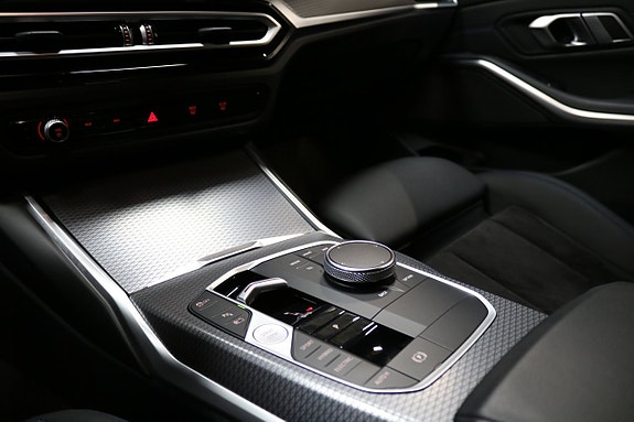 BMW 330e 17 of 30