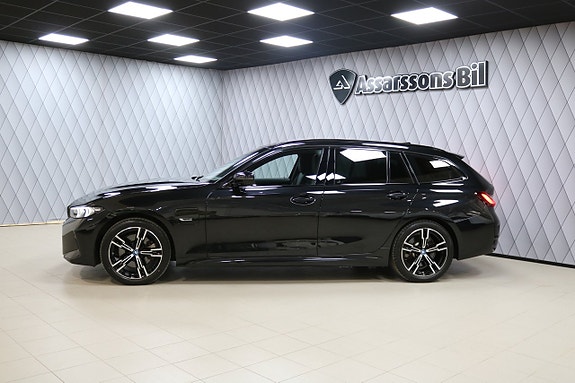 BMW 330e 24 of 30
