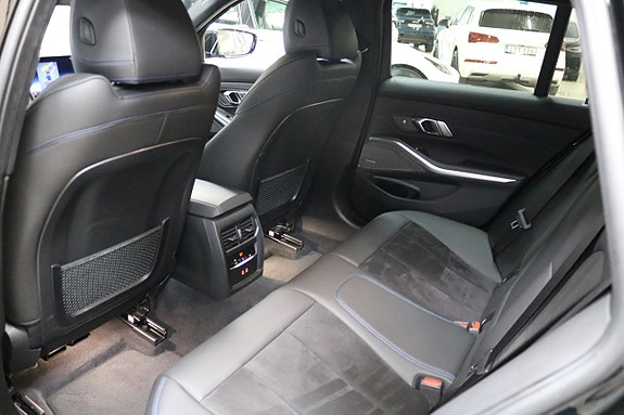 BMW 330e 28 of 30
