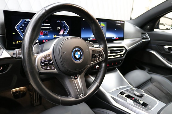 BMW 330e 29 of 30