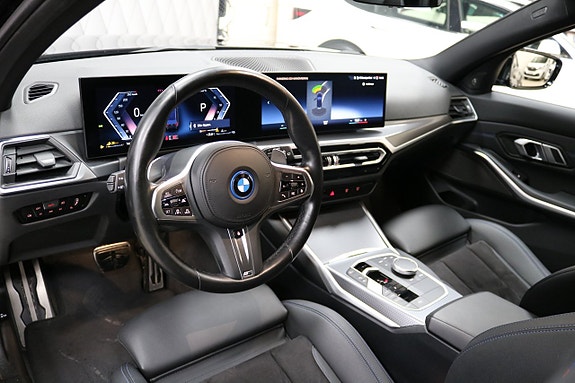 BMW 330e 25 of 30