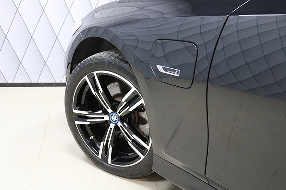 BMW 330e 23 of 30