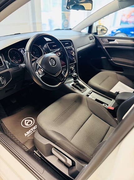 Volkswagen Golf VII 12 of 20
