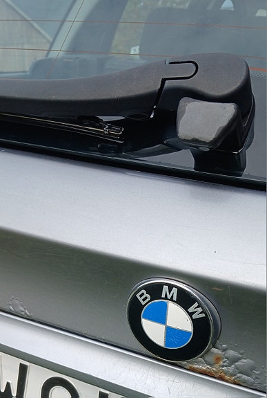 BMW 320i 4 of 5