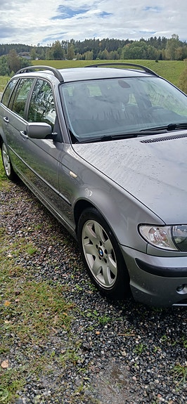 BMW 320i 2 of 5