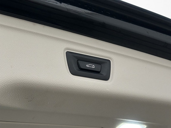 BMW 330e 28 of 30