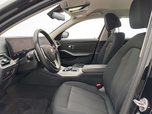 BMW 330e 10 of 30