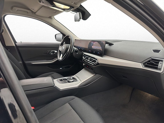 BMW 330e 24 of 30
