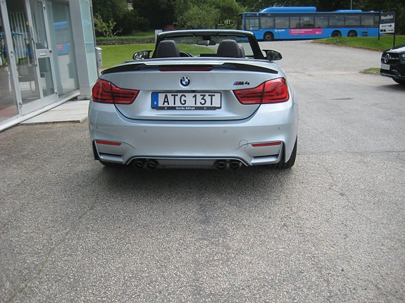 BMW M4 4 of 5