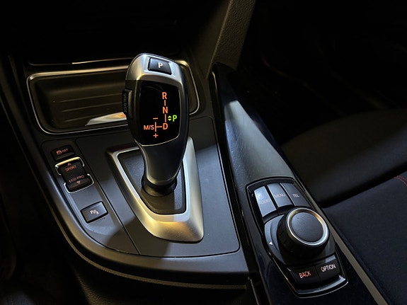 BMW 320d 15 of 17