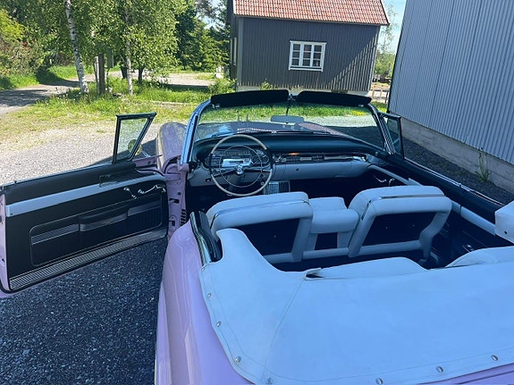 Cadillac Series 62 5 of 5