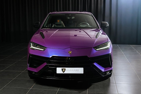 Lamborghini Urus 4 of 5