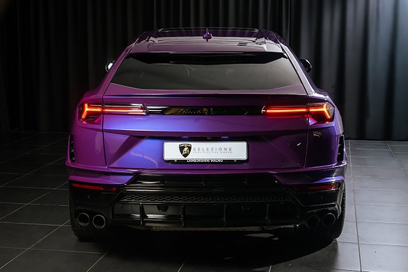 Lamborghini Urus 5 of 5