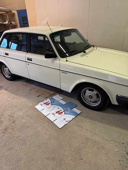 Volvo 244 3 of 3
