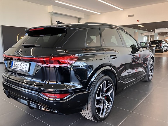 Audi Q6 e-tron 4 of 5