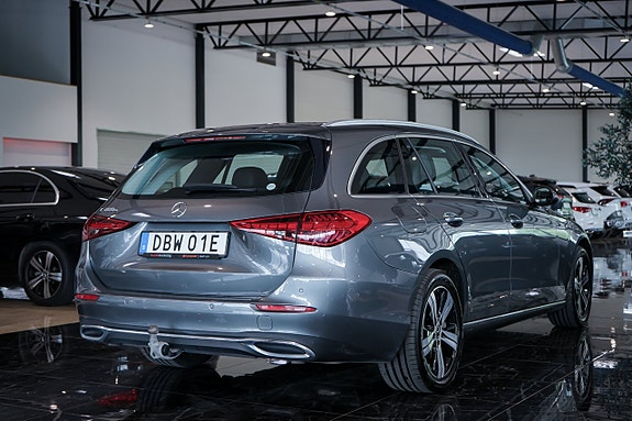 Mercedes-Benz C300 4 of 5