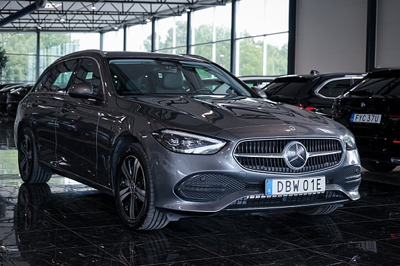 Mercedes-Benz C300 3 of 5