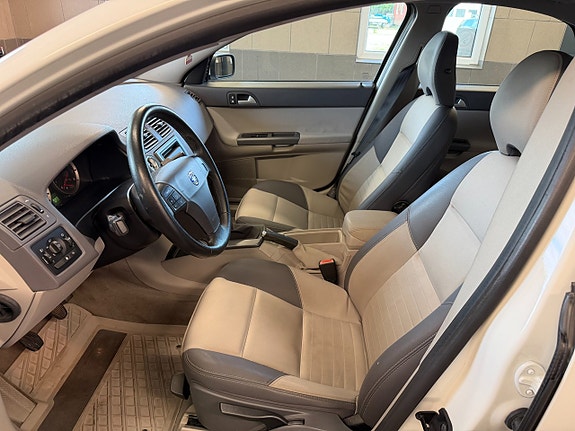 Volvo S40 7 of 12