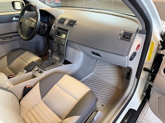Volvo S40 10 of 12