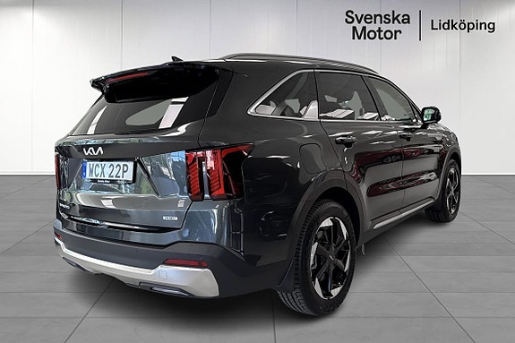 Kia Sorento 4 of 17