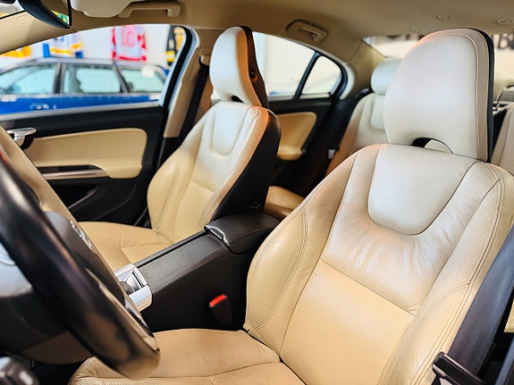 Volvo S60 13 of 21