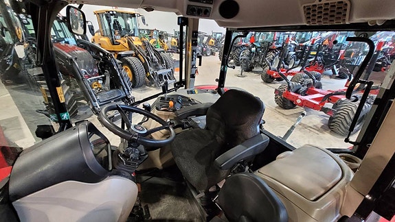 Massey Ferguson 5710M Dyna 4 / Lastare 12 of 12