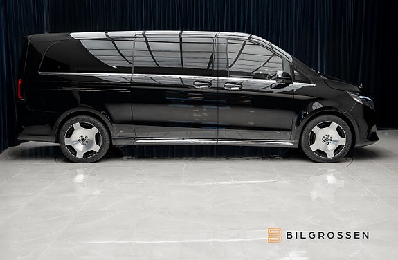 Mercedes-Benz V300 6 of 30