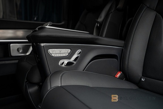 Mercedes-Benz V300 27 of 30