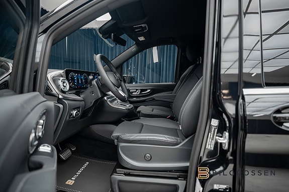 Mercedes-Benz V300 17 of 30