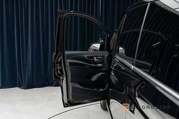 Mercedes-Benz V300 14 of 30