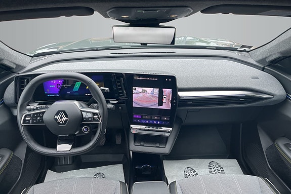 Renault Scenic E-Tech 12 of 18
