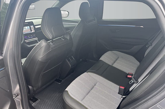 Renault Scenic E-Tech 11 of 18