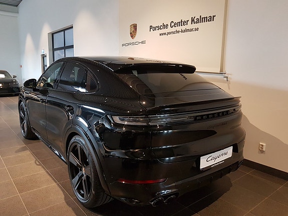 Porsche Cayenne 4 of 5