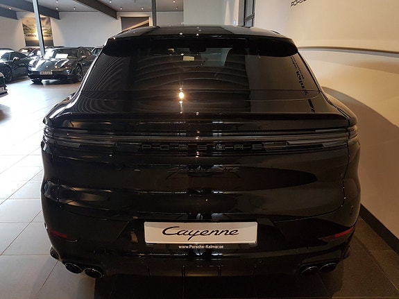 Porsche Cayenne 5 of 5
