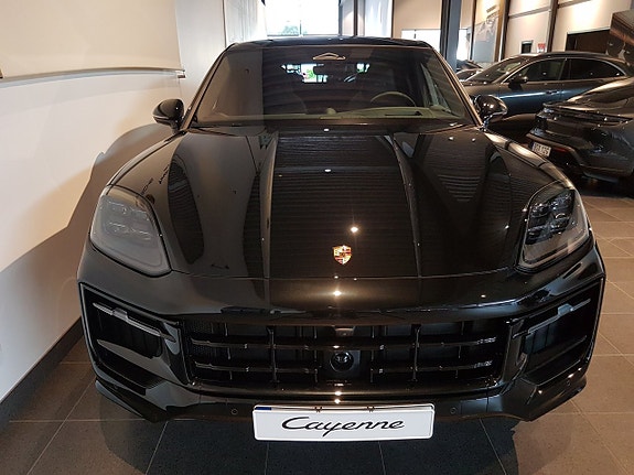Porsche Cayenne 3 of 5