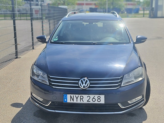 Volkswagen Passat 2 of 5