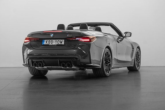BMW M4 3 of 5