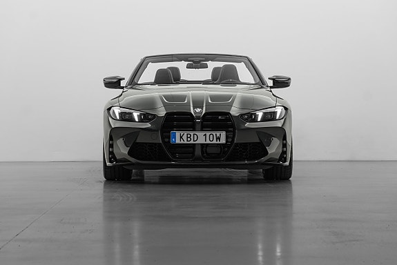 BMW M4 4 of 5