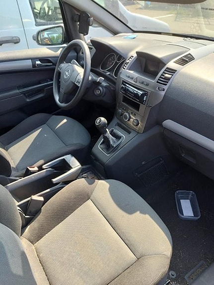 Volkswagen Caravelle 14 of 18