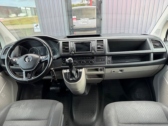 Volkswagen Caravelle 13 of 18