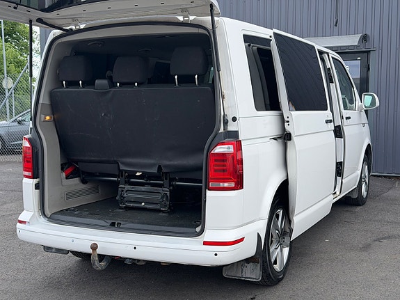 Volkswagen Caravelle 18 of 18