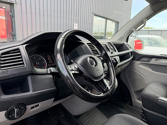 Volkswagen Caravelle 12 of 18