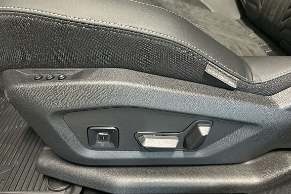 Peugeot e-3008 8 of 19