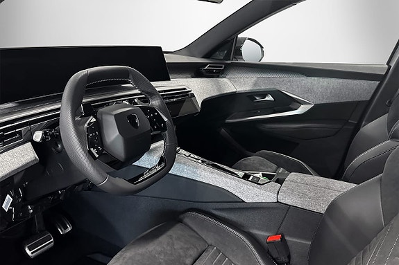 Peugeot e-3008 4 of 5