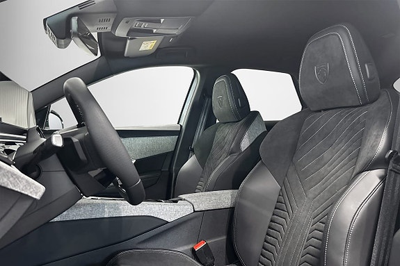 Peugeot e-3008 5 of 5