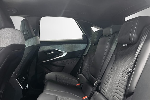 Peugeot e-3008 6 of 19